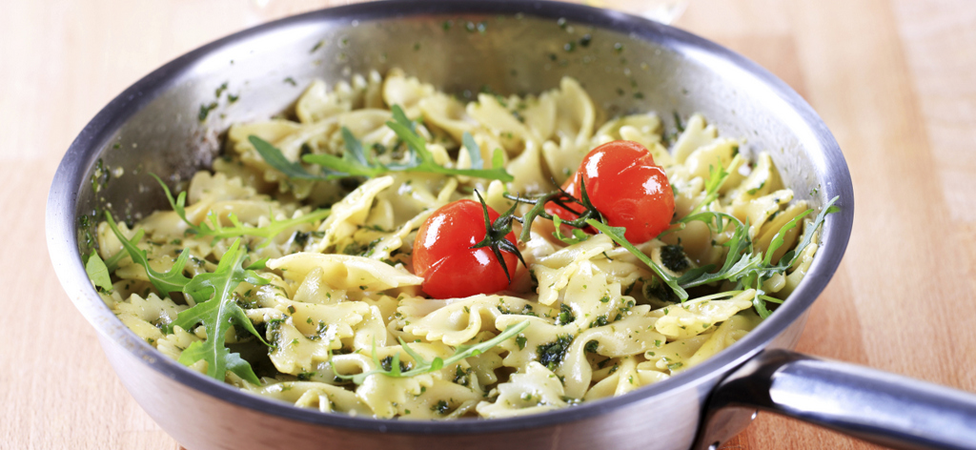 Farfalle s rukolom i bademima