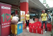 Socijalno ugroženim porodicama u Maglaju uručeni humanitarni paketi